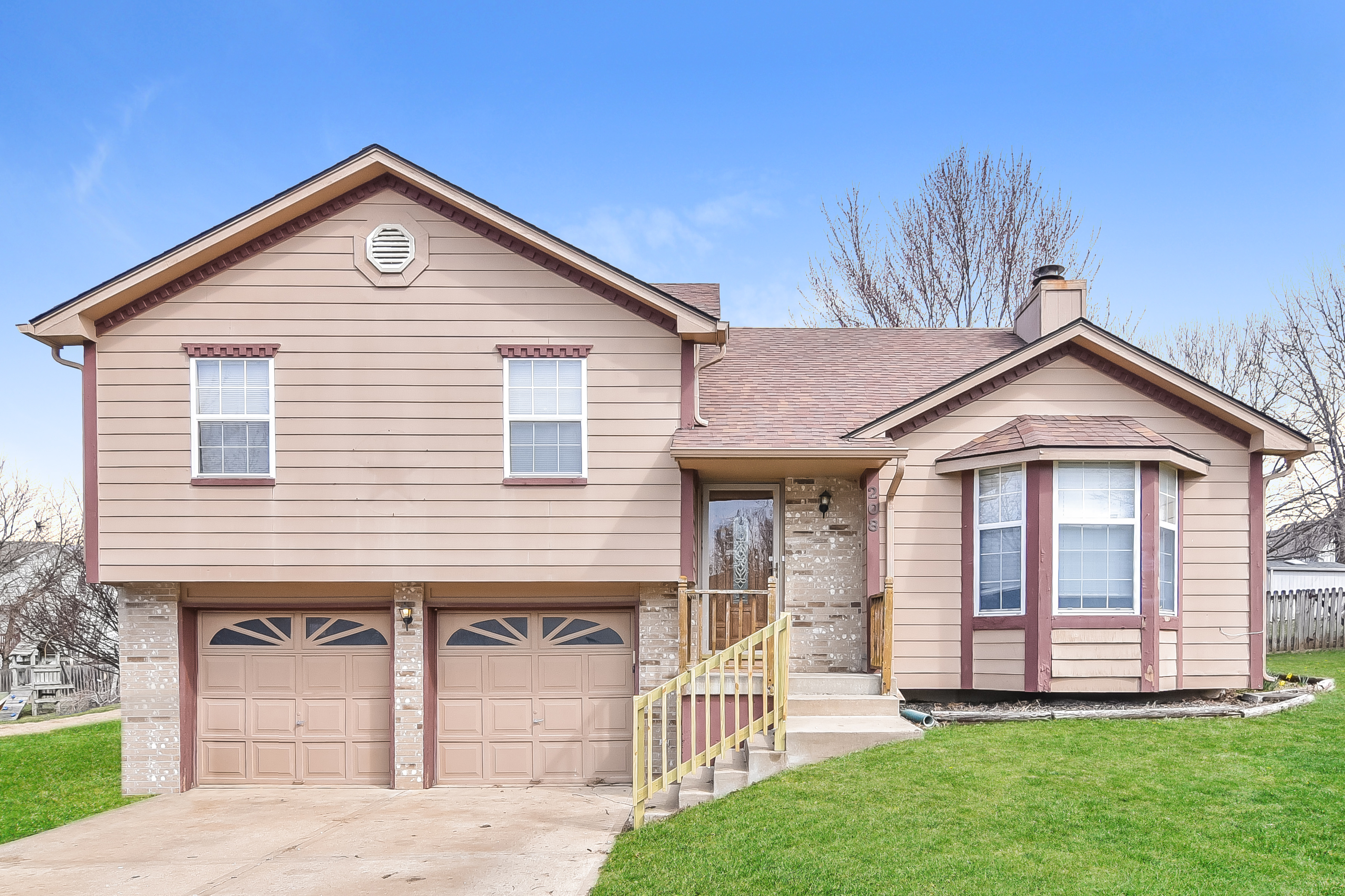 208 W Calico Dr Raymore, MO 64083